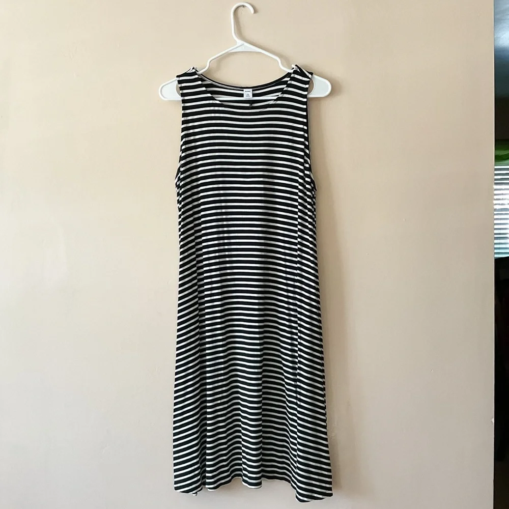 Old Navy Striped Dress - Picture 2 of 9